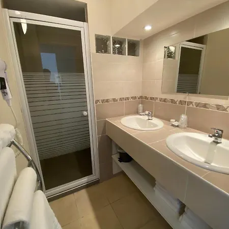 Hotel De Bretagne 3*